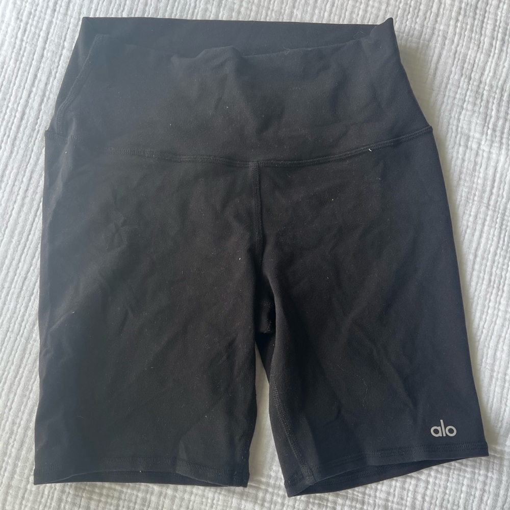 ALO YOGA BLACK BIKER SHORTS - worn 1x , size M